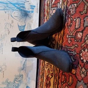 EUC!  Charleston Shoe Co. Lower King Boot in Grey Pinstripe.